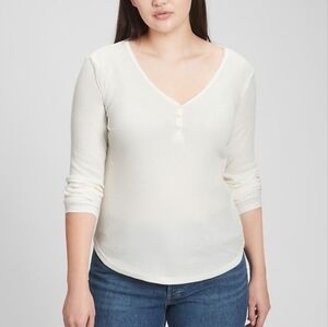 GAP WHITE V NECK SWEATER SIZE MEDIUM